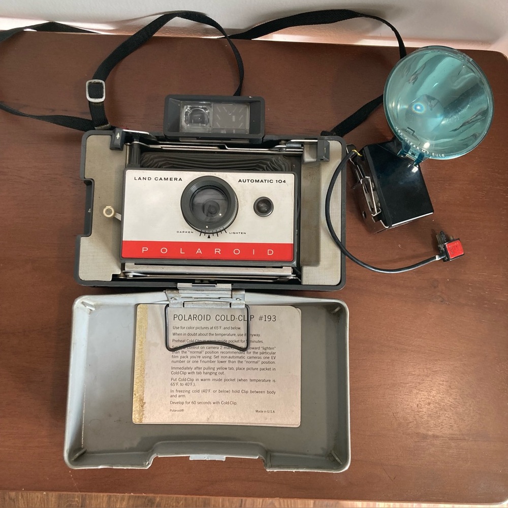 Vintage Polaroid Automatic 104 Land Camera with case and Flash Untested As Is - Picture 2 of 14
